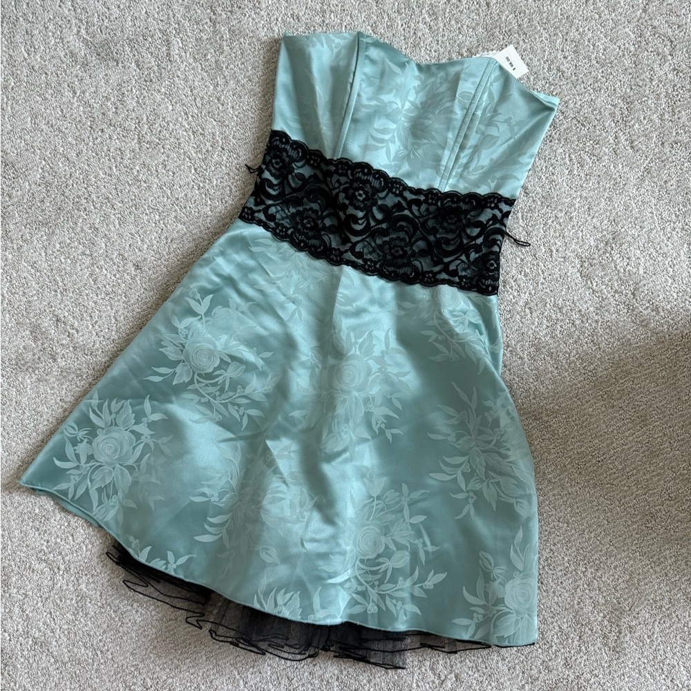 Elegant Teal Floral Dress with Black Lace